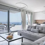 Oikos Boutique Residences Private Estate Vila *