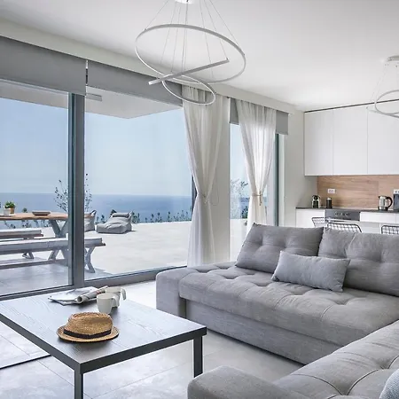 Oikos Boutique Residences Private Estate Vila *