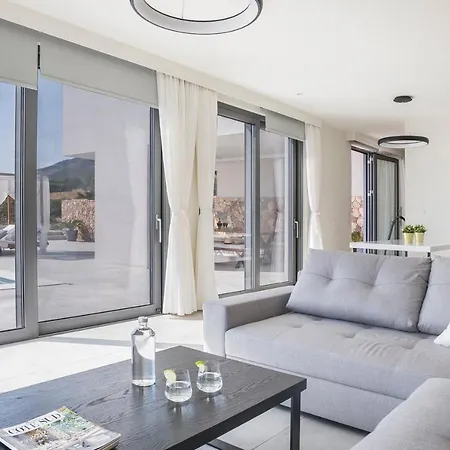 Oikos Boutique Residences Private Estate Plateies