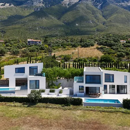 Oikos Boutique Residences Private Estate فيلة Plateies