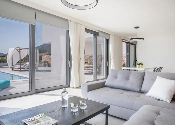 Oikos Boutique Residences Private Estate Plateies